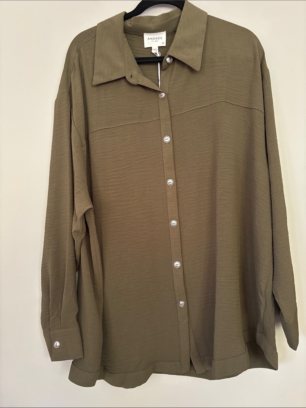 ANDREE BY UNIT Olive Button-Front Women's Blouse